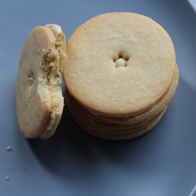 sassy lemon maple cream cookies.